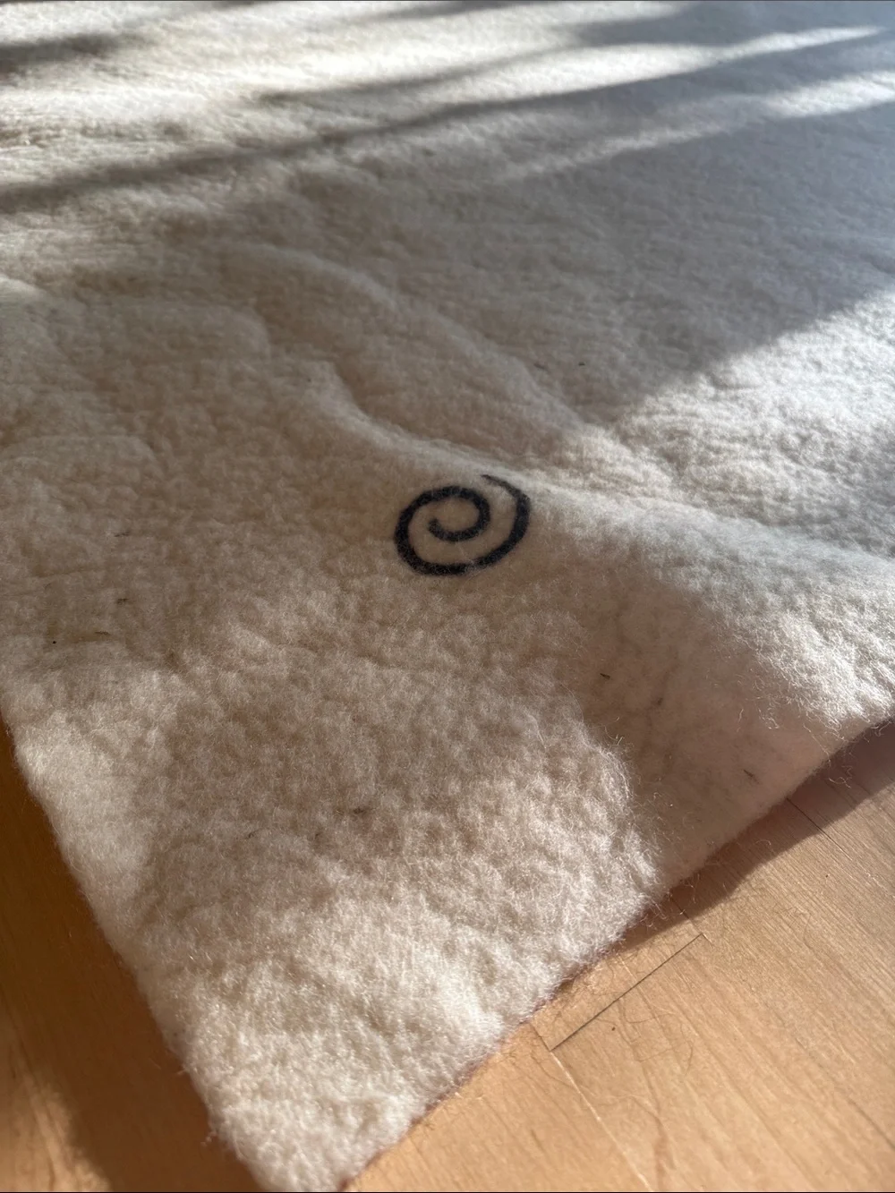 Full size organic felt bed or play mat